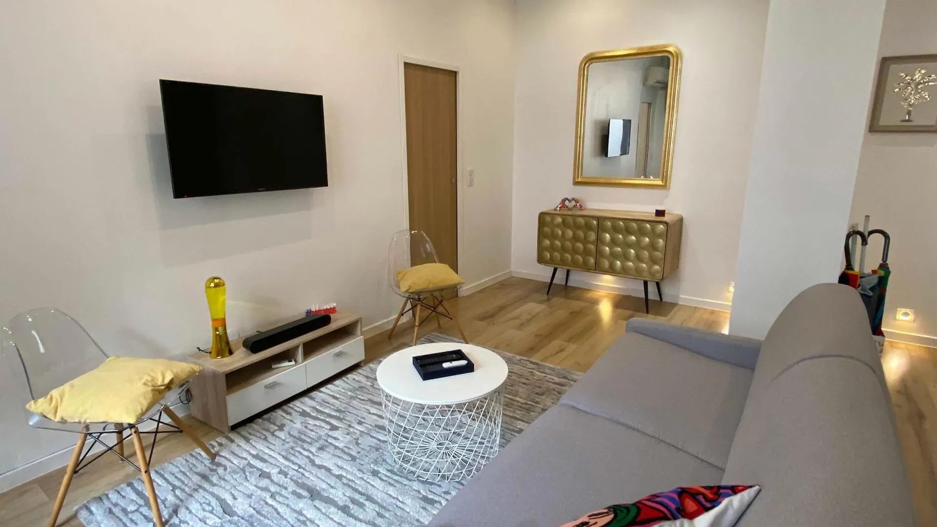 Peaceful City Centre Apt- 5B Soleau-Stayinantibes location